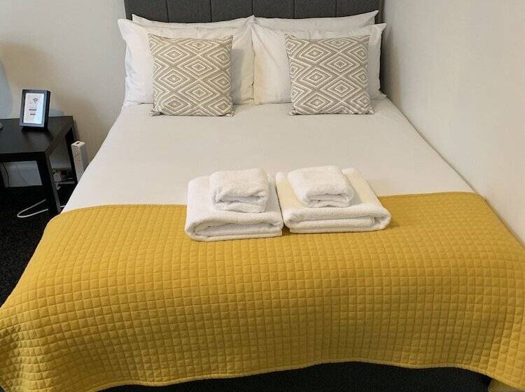 Standard Triple Room, Bide Collective