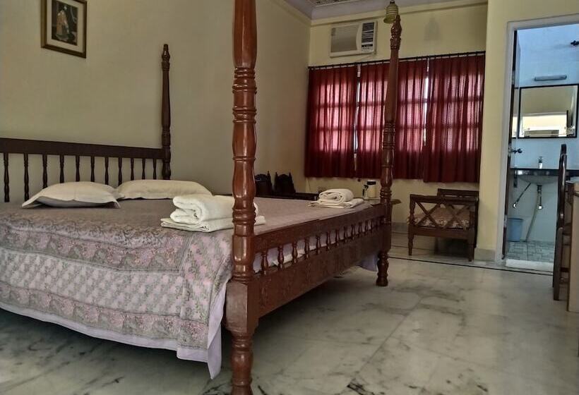 标准间, Anuraag Villa