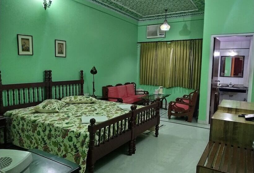标准间, Anuraag Villa