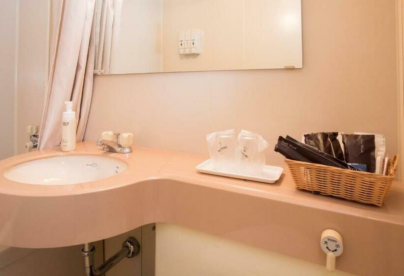 Номер Economy, Crown Hotel Okinawa