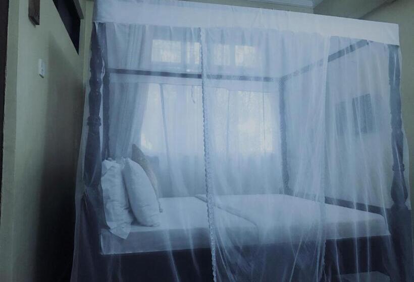 اتاق لوکس سه تخته, Transit Airport B&b