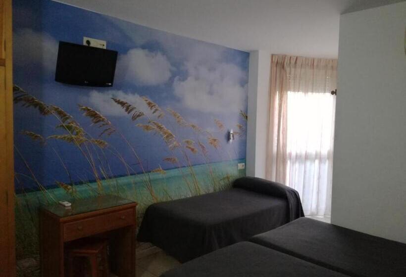 اتاق استاندارد سه نفره, Hostal Maribel