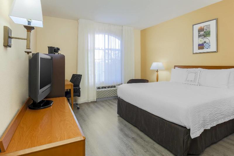 스탠다드 룸 킹사이즈 침대, Fairfield Inn & Suites Temecula
