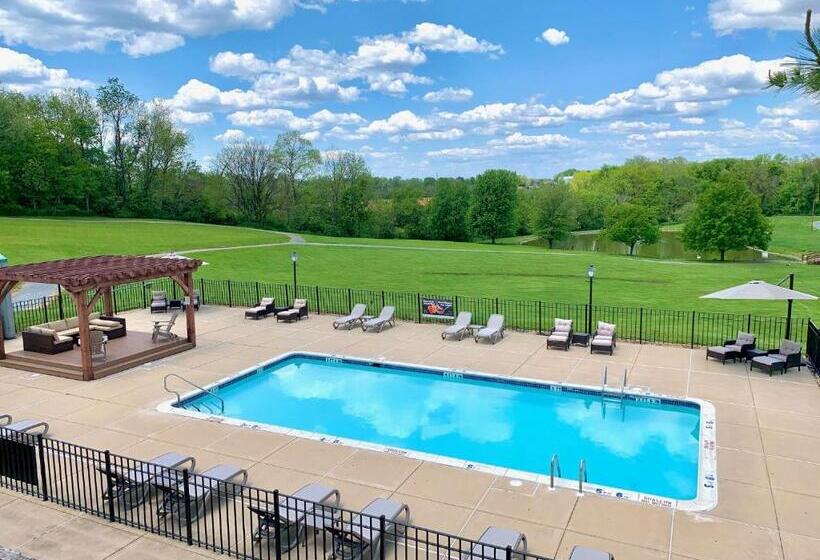 带大床的标准间, Hershey Farm Resort