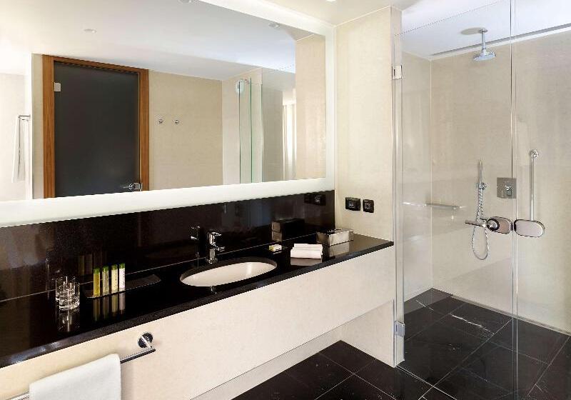 اتاق سوپریور با تخت بزرگ, Doubletree By Hilton Zagreb