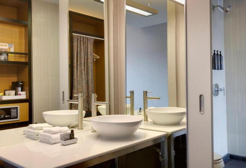 Номер Стандарт, Aloft Hotel Milwaukee Downtown