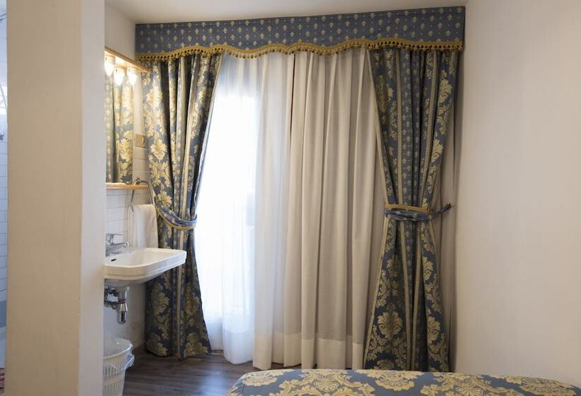 Quarto Triplo Standard Casa de Banho Partilhada, Albergo Casa Peron