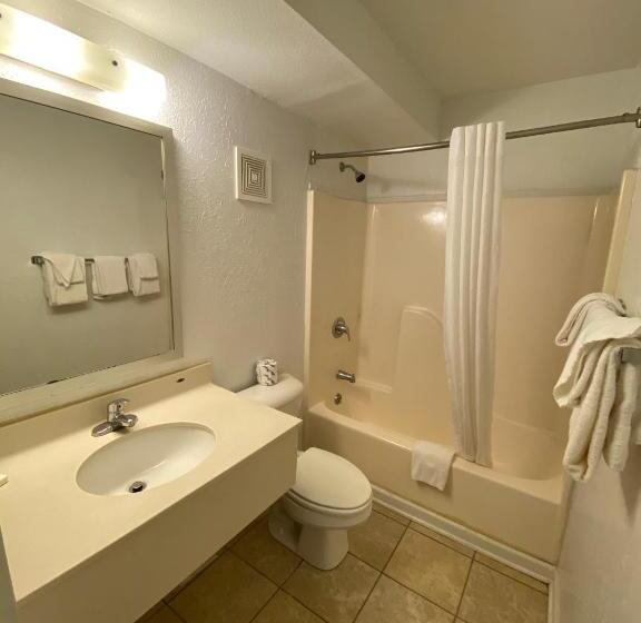 Номер Стандарт 2 Двуспальные Кровати, Ocean Sands Beach Boutique Inn   Stay By The Beach   Indoor Hotel   Saltwater Mineral Pool Open Unti