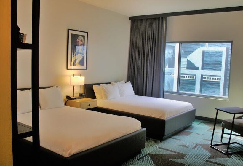 高级大房间, Downtown Grand Hotel & Casino