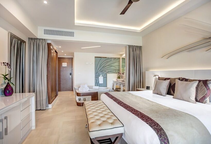 سوییت جونیور لوکس با چشم‌انداز دریا, Royalton Negril, An Autograph Collection All Inclusive Resort