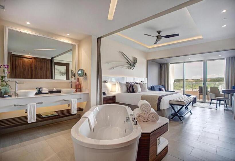 سوییت جونیور لوکس با چشم‌انداز دریا, Royalton Negril, An Autograph Collection All Inclusive Resort