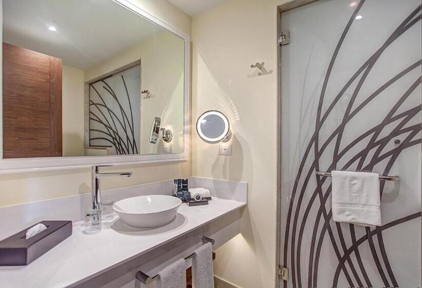 سوئیت کلوب با چشم‌انداز دریا, Royalton Negril, An Autograph Collection All Inclusive Resort
