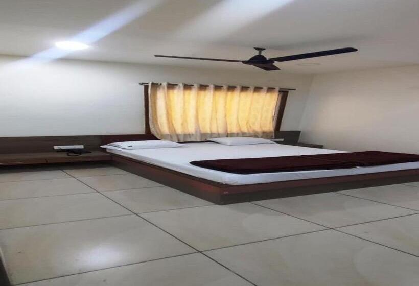 Номер Economy, Royal Residency