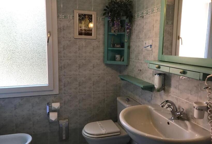 1 Bedroom Apartment Lake View, Oasis Lagoon Estate
