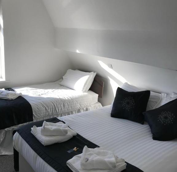 Habitación Familiar, Alexandra