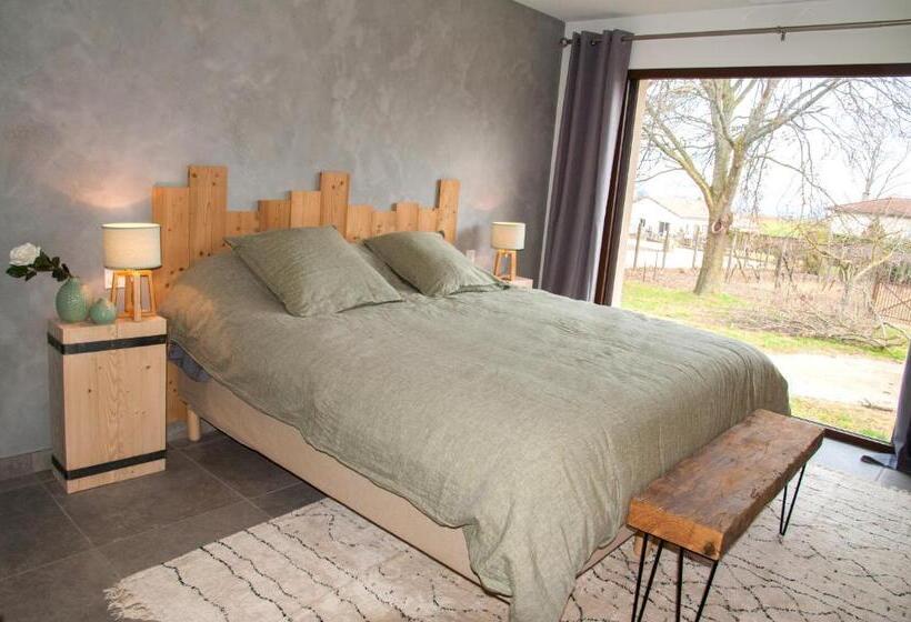 Standard room with outdoor bath, La Madeleine De Jaillans