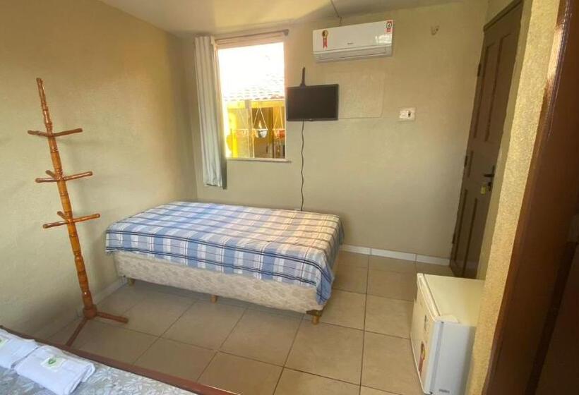 اتاق استاندارد سه نفره, Rioslz Hostel