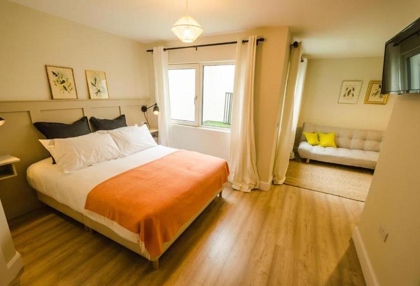 استودیوی استاندارد, Rookery Lane Food And Lodging