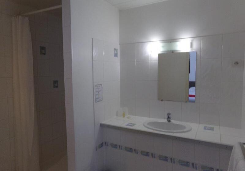 Номер Стандарт Трехместный, Ashley Hôtel Le Mans Centre Gare