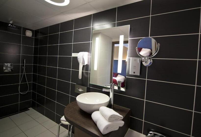 Трехместный Номер Deluxe, Logis Hôtel Victor Hugo & Spa