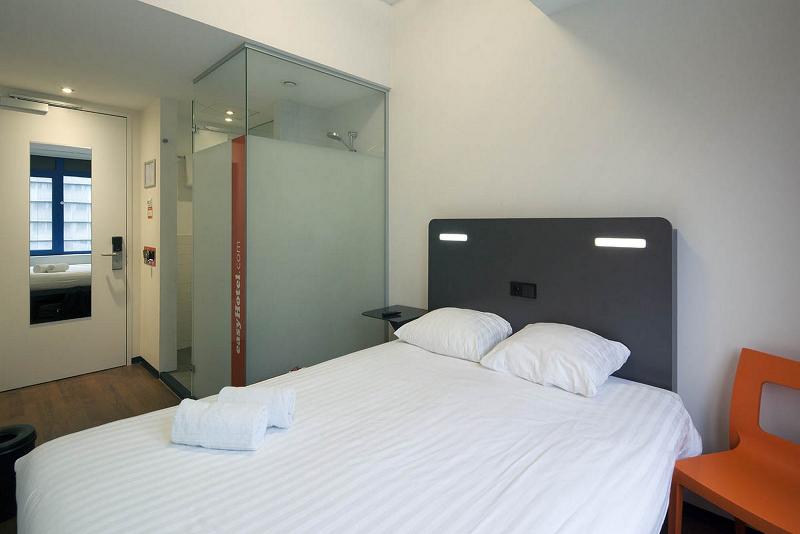 Basic Room, Easyhotel Rotterdam City Centre