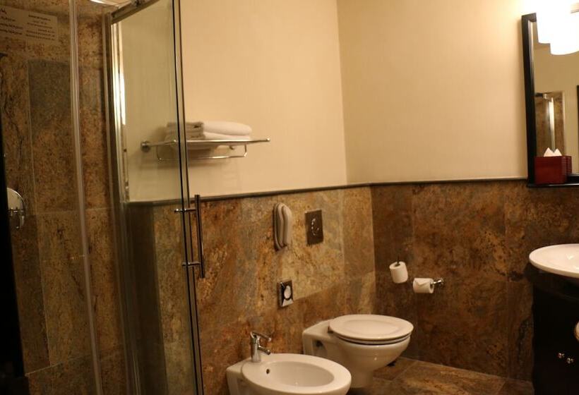 سوییت جونیور, Radisson Blu Hotel, Doha