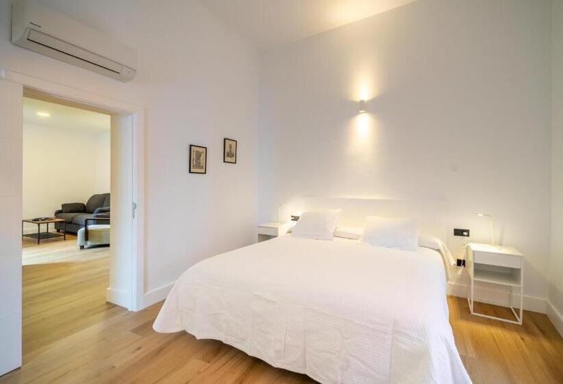 דירת שלושה חדרים, Albor Suites