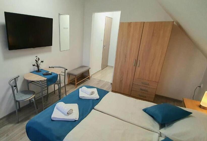Номер Стандарт с Балконом, Sipos Vendég és Apartmanház