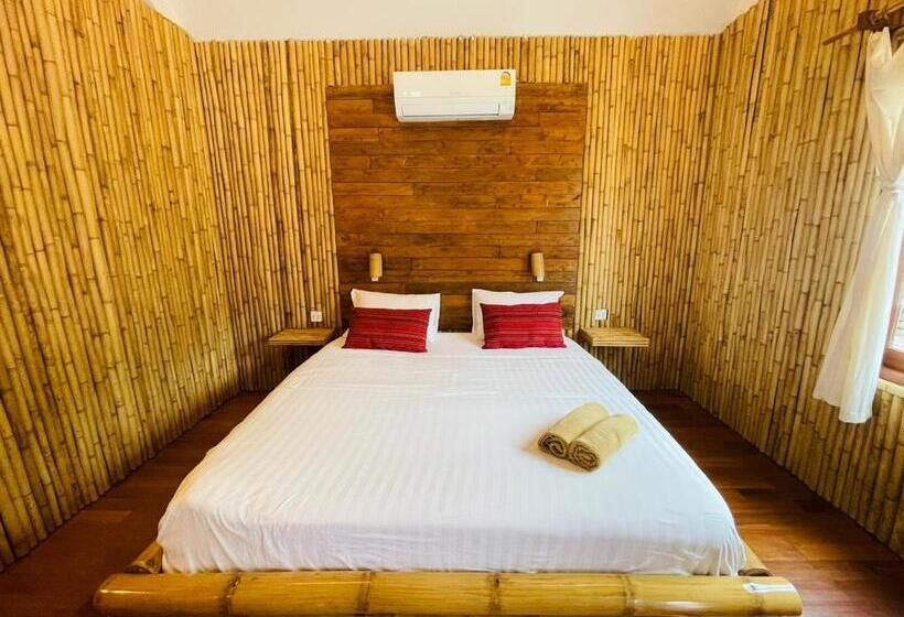 بنجلو ديلوكس, Absolute Beachfront Resort