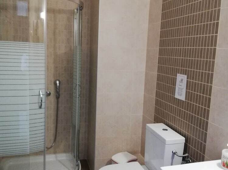 חדר סטנדרט לארבעה, Stork