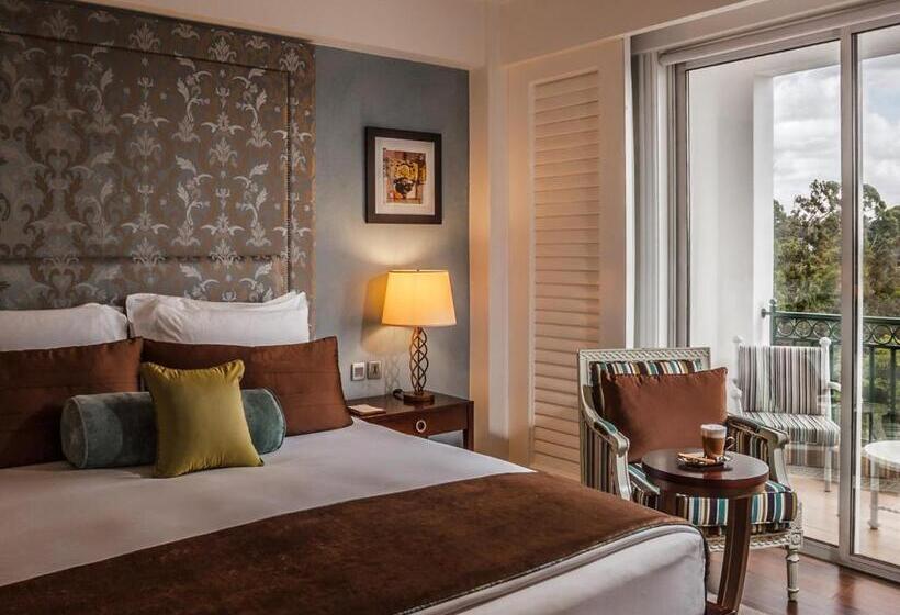 اتاق اجرایی با تخت بزرگ, Villa Rosa Kempinski