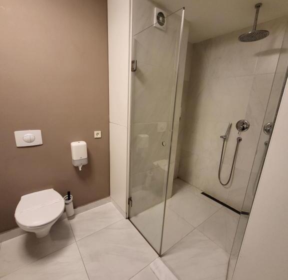 اتاق استاندارد, Adresa Suites