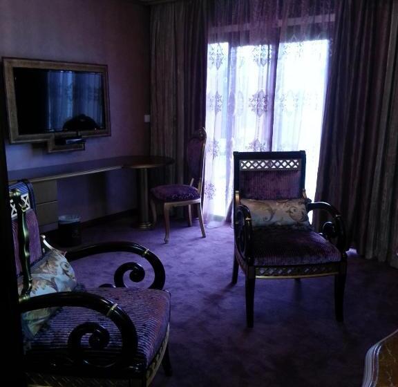 Suite with Terrace, Q