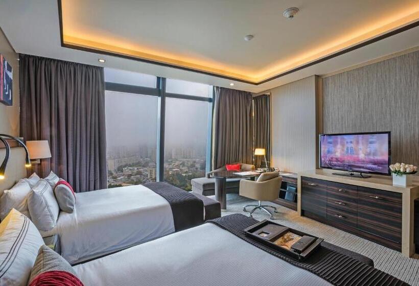 اتاق لوکس با چشم‌انداز شهر, Fairmont Baku  Flame Towers