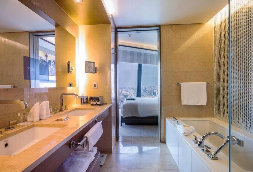 سوییت با چشم‌انداز دریا, Fairmont Baku  Flame Towers