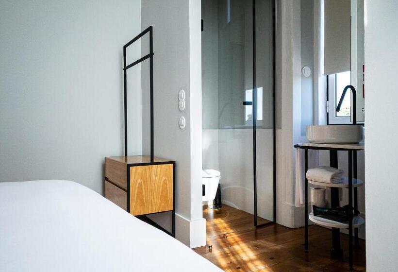 اتاق لوکس با چشم‌انداز دریا, A House In Estoril  Adults Only