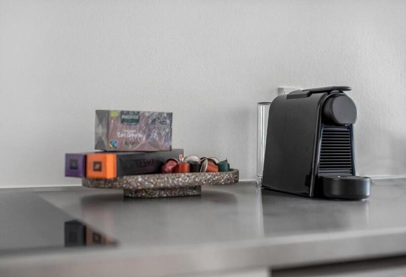 استودیوی استاندارد, Studio1a Hotel Apartments