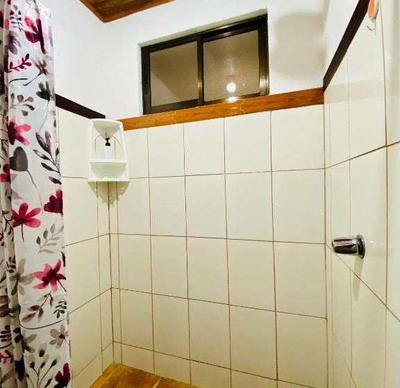 חדר סטנדרט לשלושה, Gufo Rooms , Apartahotel , La Fortuna Volcan Arenal