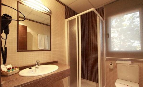 اتاق استاندارد سه نفره, Hostal Avenida Barajas