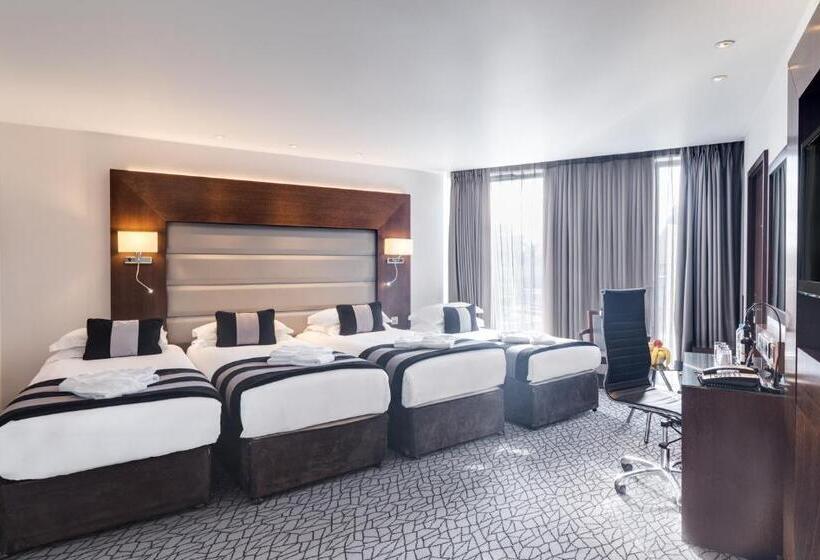 Четырехместный Номер Deluxe, Park Grand Heathrow