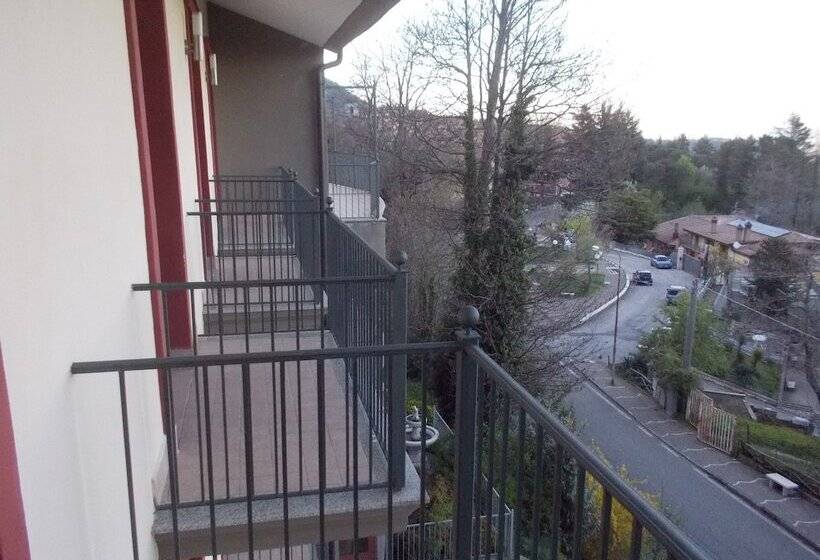 バルコニー付きスタンダードルーム, Royal Hotel Montevergine