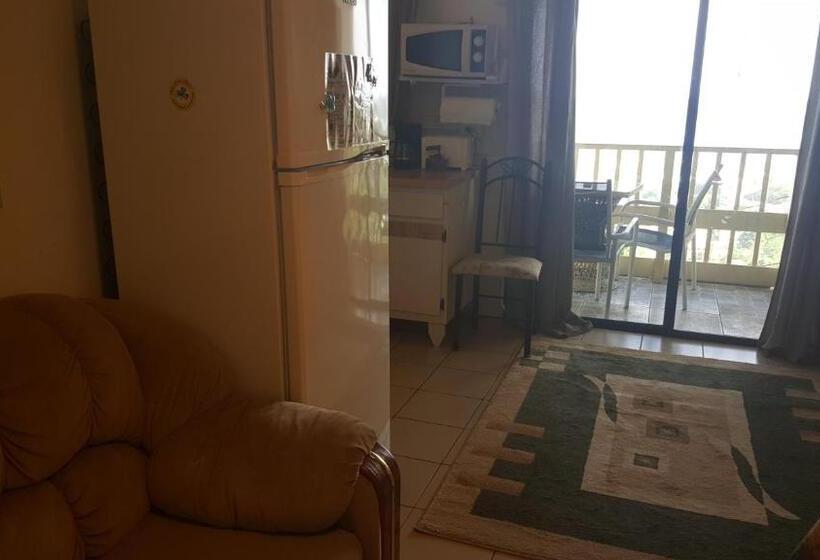 استودیوی استاندارد, Sunset Gardens Guesthouse