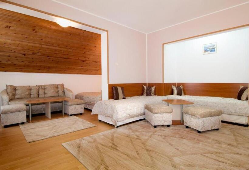 Полулюкс с Балконом, Family Hotel Venera