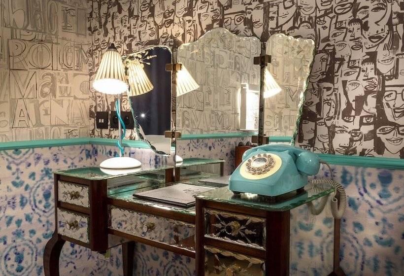 スーペリアールーム, Hôtel Crayon Rouge