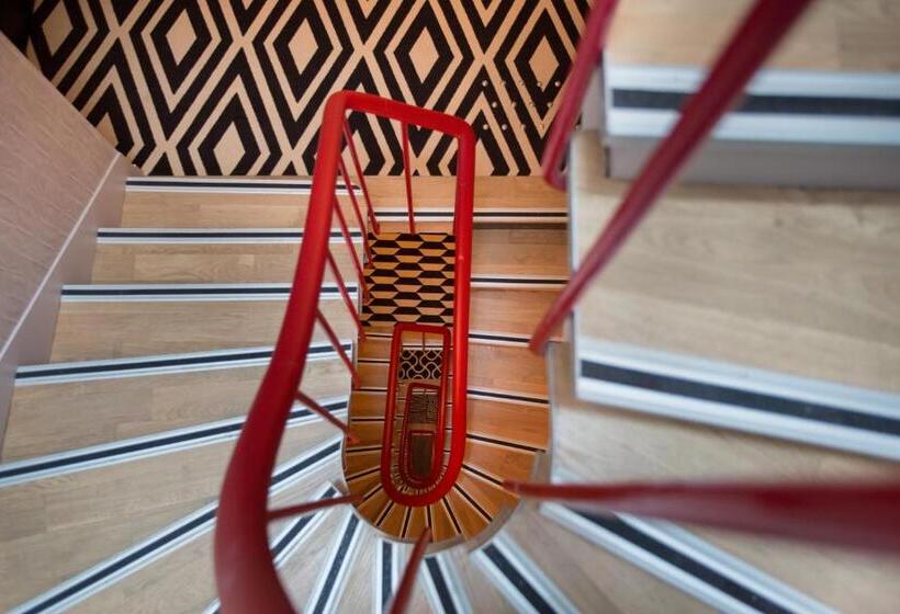 ジュニアスイート, Hôtel Crayon Rouge