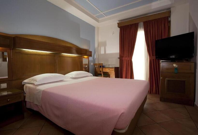 小型套房, Katerina