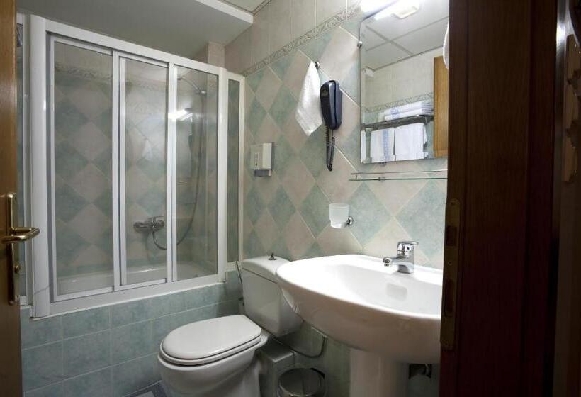 标准三人间, Katerina