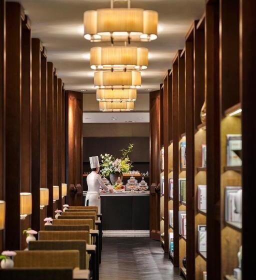 Номер Deluxe Кровать Кинг, Mandarin Oriental Guangzhou