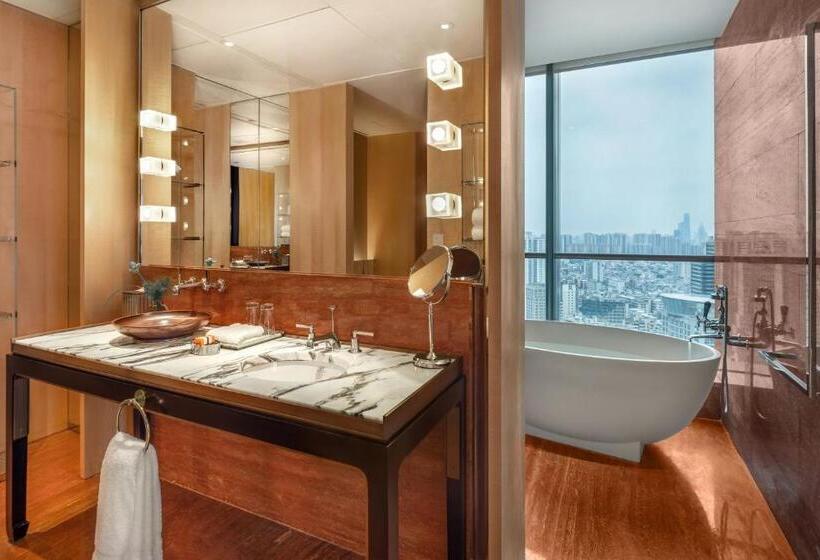 Номер Клуб Кровать Кинг, Mandarin Oriental Guangzhou