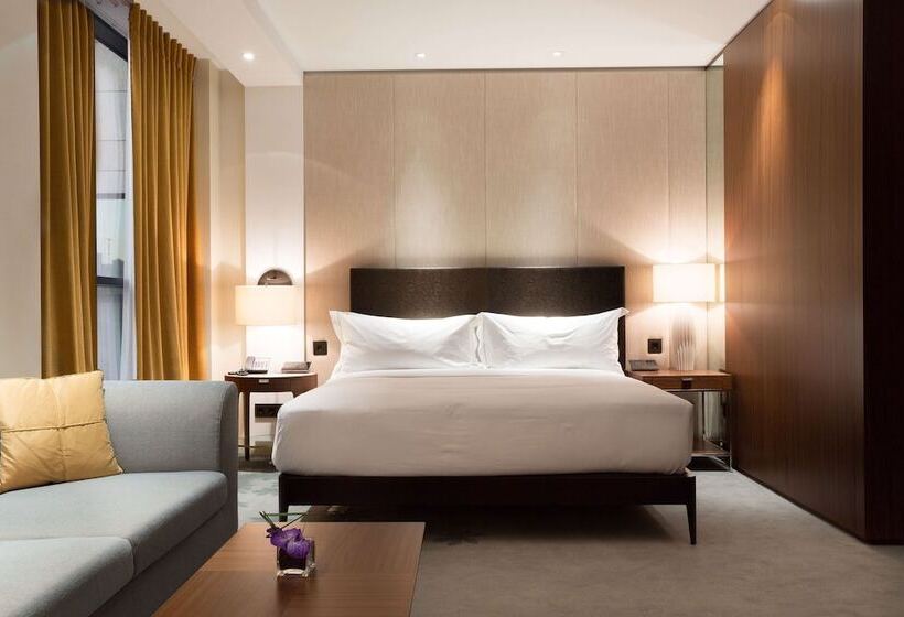 اتاق اجرایی, Hilton Kyiv